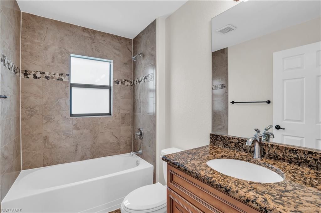 915 SE 33rd Ter, Cape Coral, FL 33904 Photo