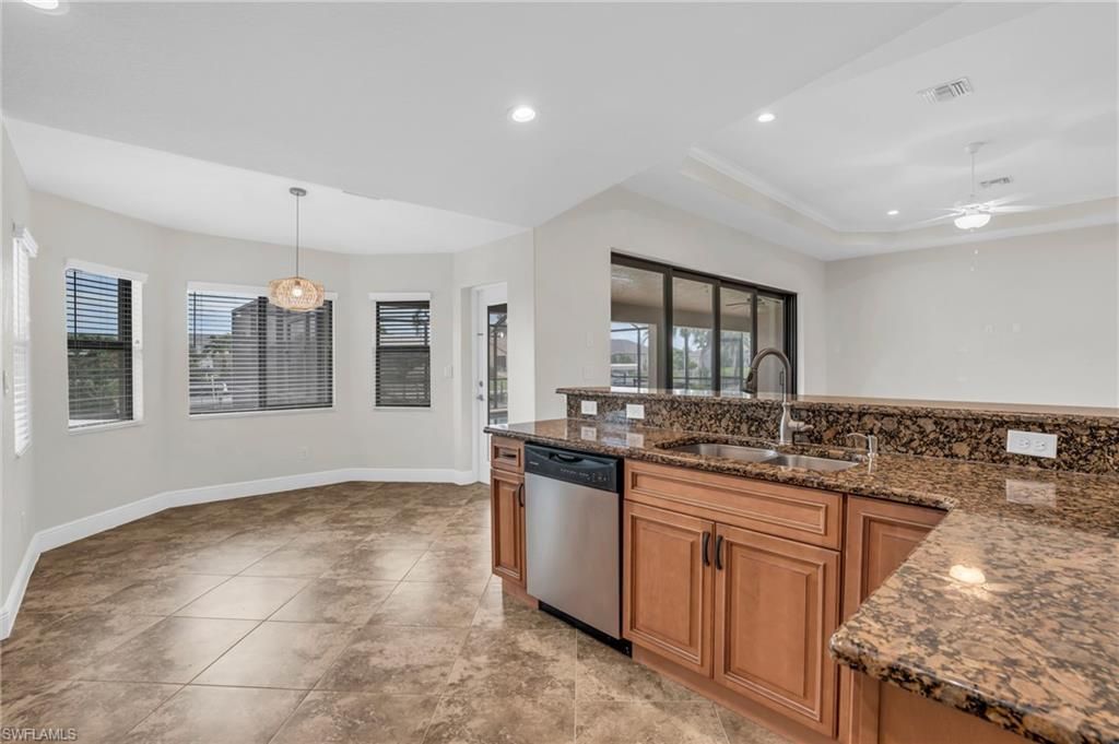 915 SE 33rd Ter, Cape Coral, FL 33904 Photo