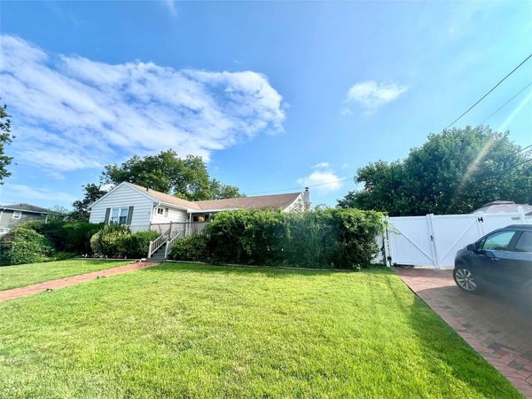 11 Pearl Street, North Woodmere, NY 11581