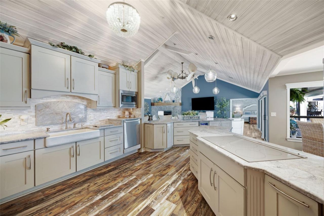 6605 Seabird Way, Apollo Beach, FL 33572 Photo