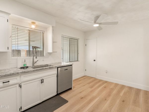 1407 E MOUNTAIN VIEW Road, Phoenix, AZ 85020