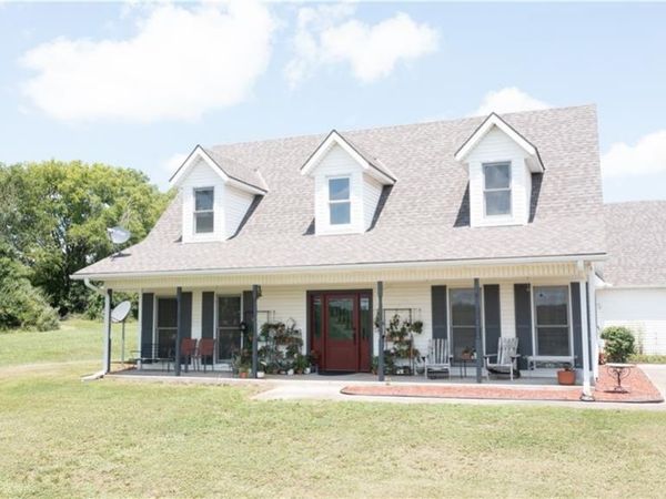 8700 S Corn Cemetery Road, Oak Grove, MO 64075