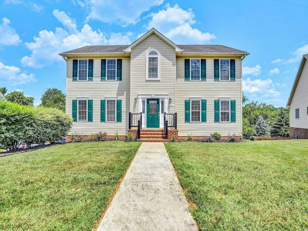 1744 High Gate LN, Salem, VA 24153
