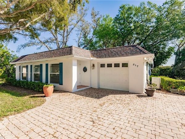 217 Yorkshire CT, Unit 2, NAPLES, FL 34112