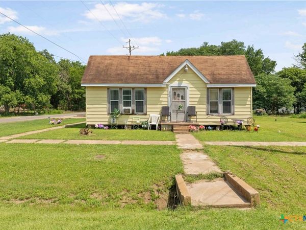 304 W Burnett, Calvert, TX 77837