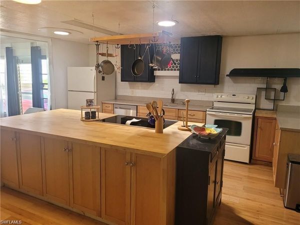 74 Palos DR, Unit 74, NAPLES, FL 34104