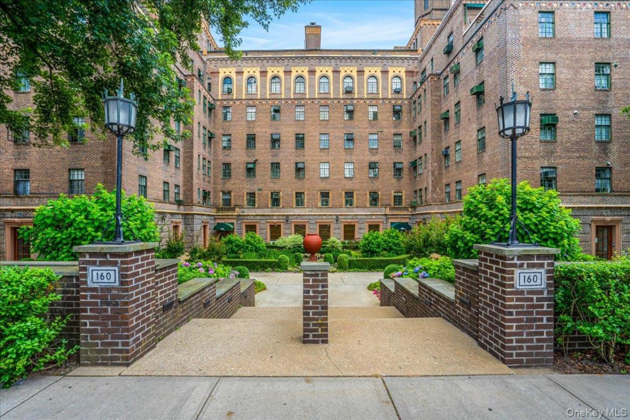 160 Middle Neck Road, Unit 5A, Great Neck, NY 11021 Main Photo