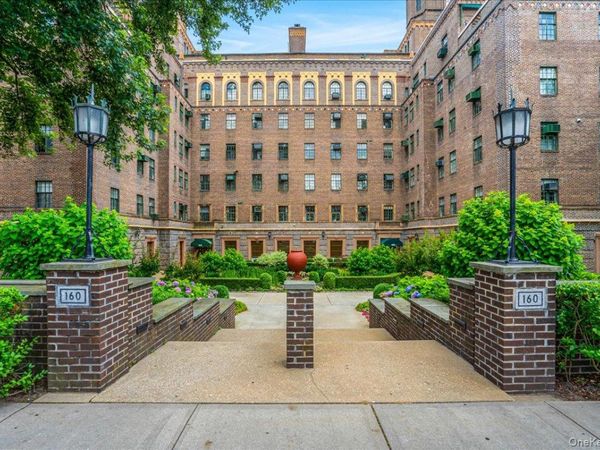 160 Middle Neck Road, Unit 5A, Great Neck, NY 11021