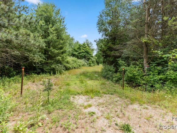 6804 S Maple Island Road, Nunica, MI 49448