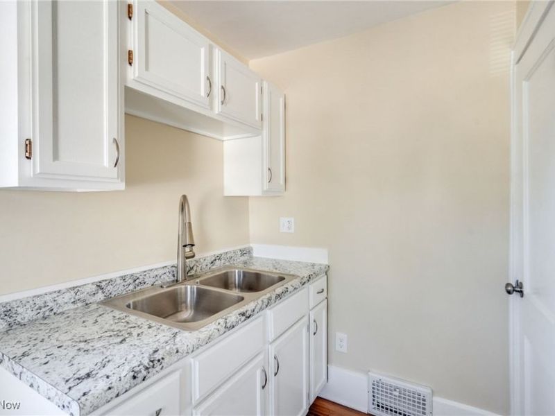 567 E Cuyahoga Falls Avenue, Akron, OH 44310 Photo 21