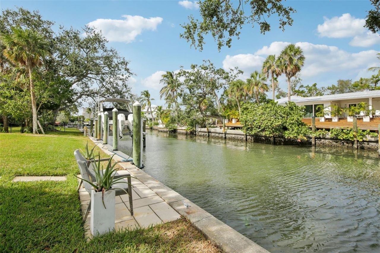 613 Buttonwood Drive, Longboat Key, FL 34228 Photo