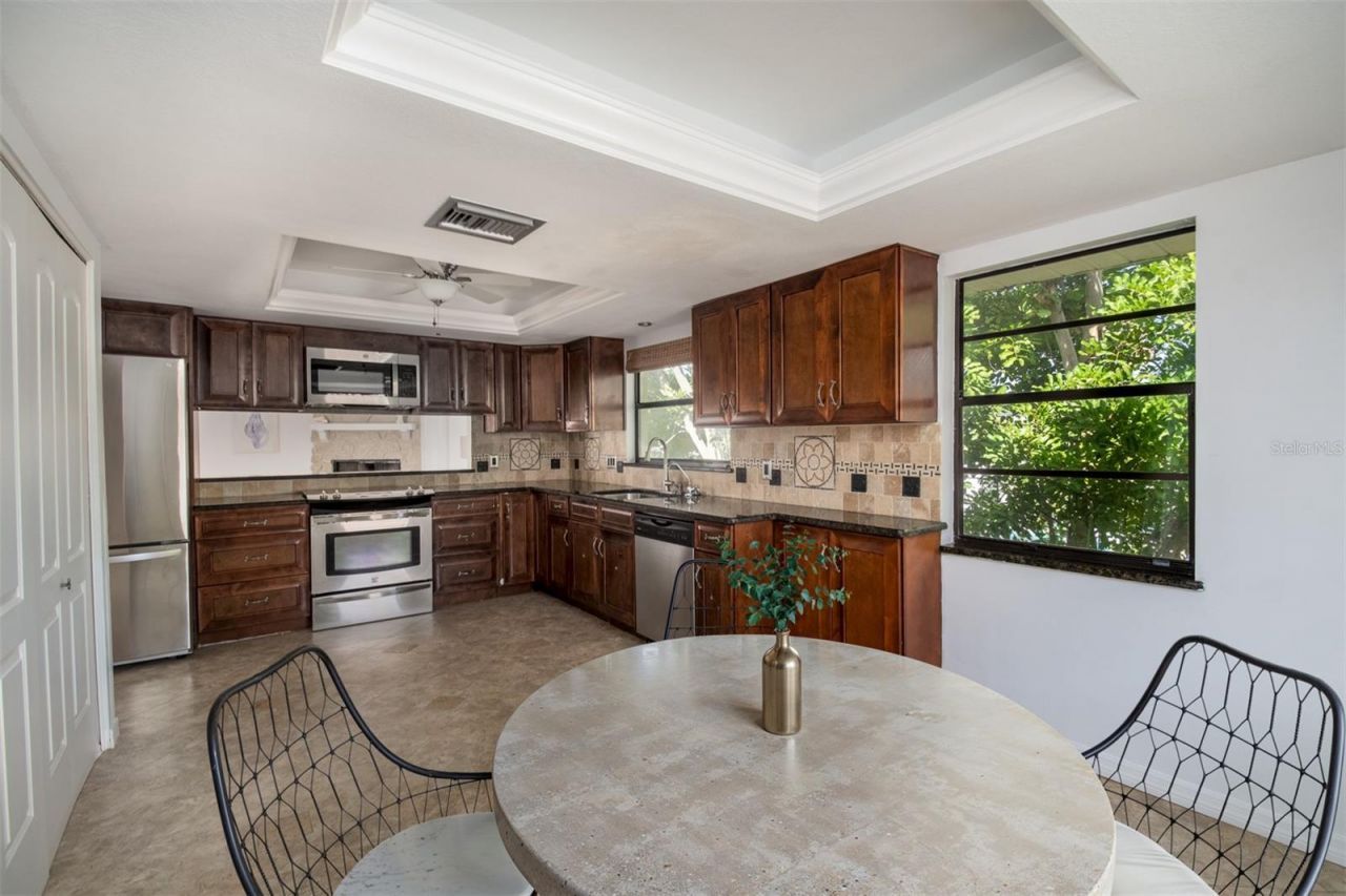 2504 Hibiscus Drive W, Belleair Beach, FL 33786 Photo