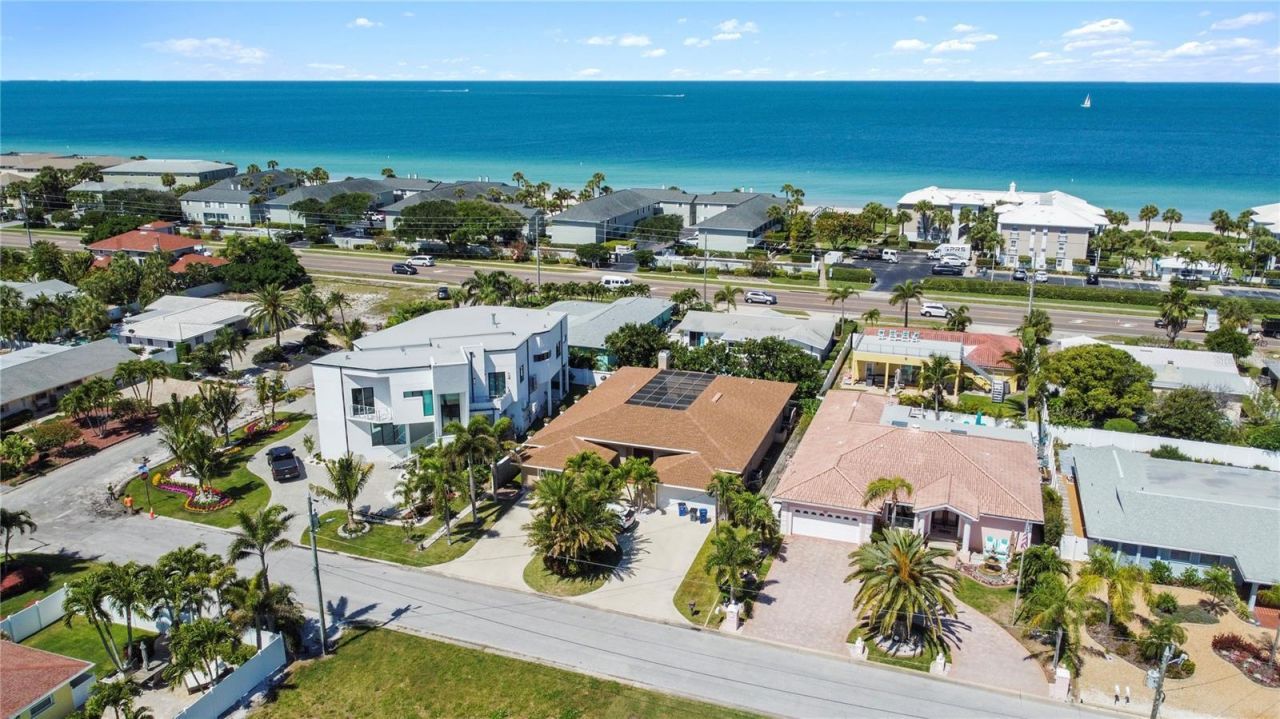 2504 Hibiscus Drive W, Belleair Beach, FL 33786 Photo