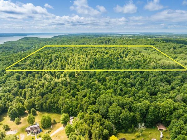 Hjelte Road, Kewadin, MI 49648