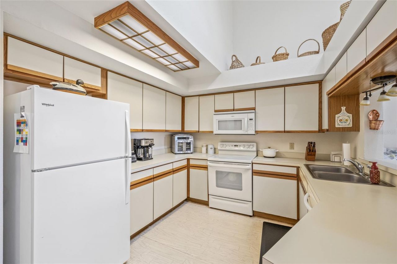 699 Malta Court Ne, Saint Petersburg, FL 33703 Photo