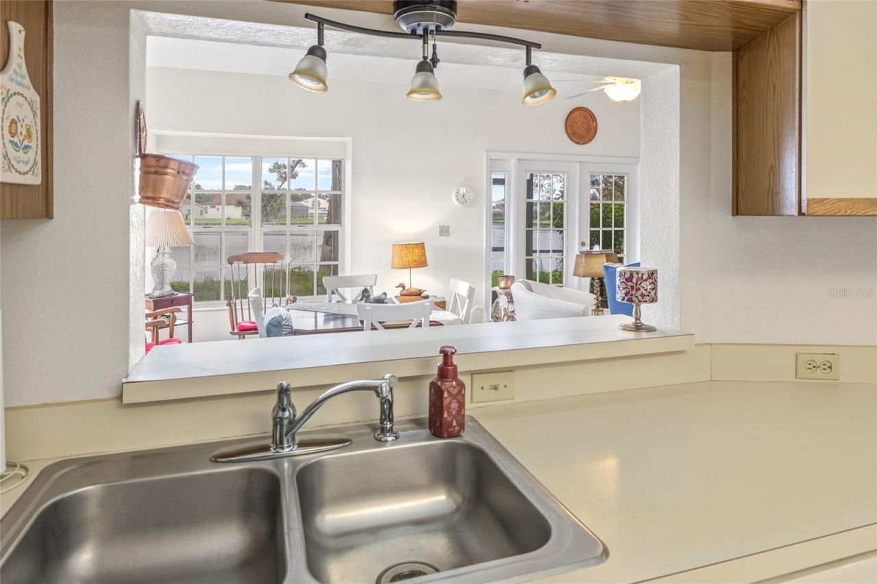 699 Malta Court Ne, Saint Petersburg, FL 33703 Photo