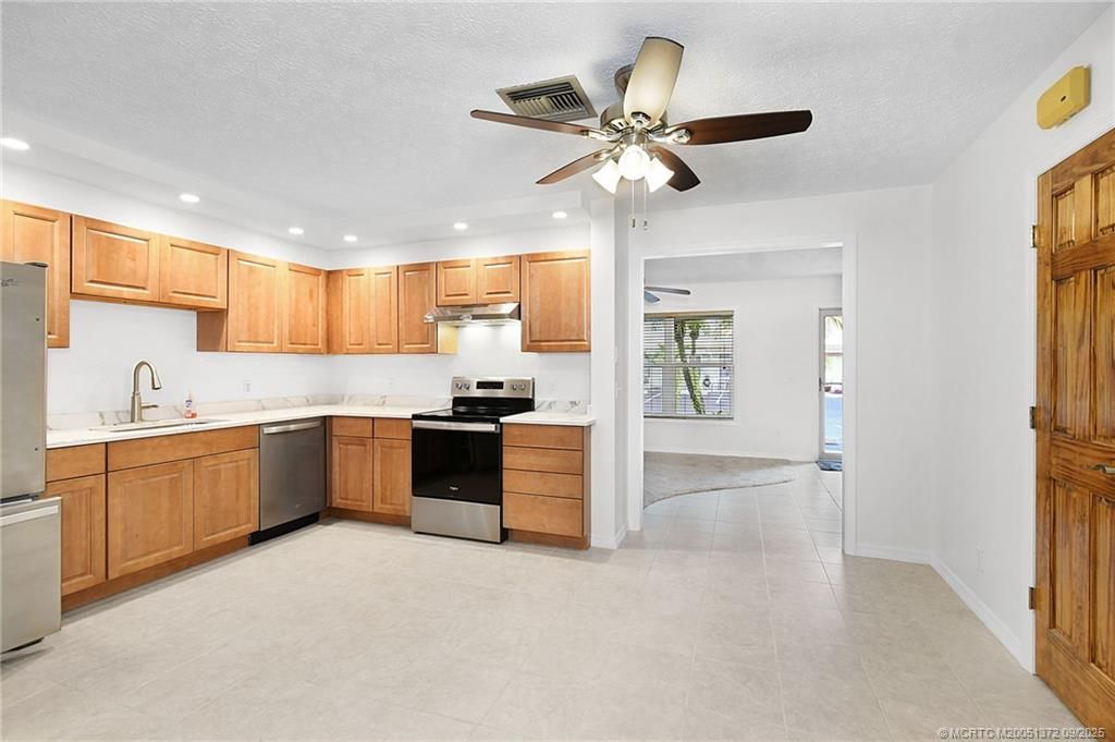 50 SW Blackburn Terrace, Unit 8, Stuart, FL 34997 Photo