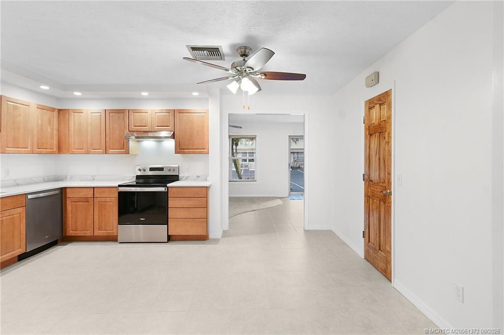 50 SW Blackburn Terrace, Unit 8, Stuart, FL 34997 Photo