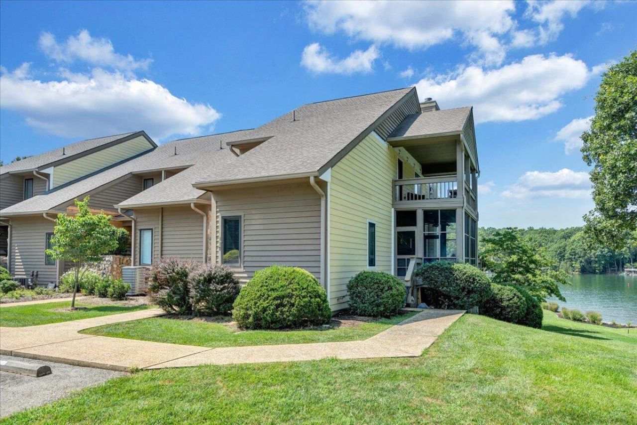 117 Fawn Haven Ln, Huddleston, VA 24104 Main Photo