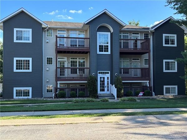 17201 E 32nd Street, Unit 3, Independence, MO 64055
