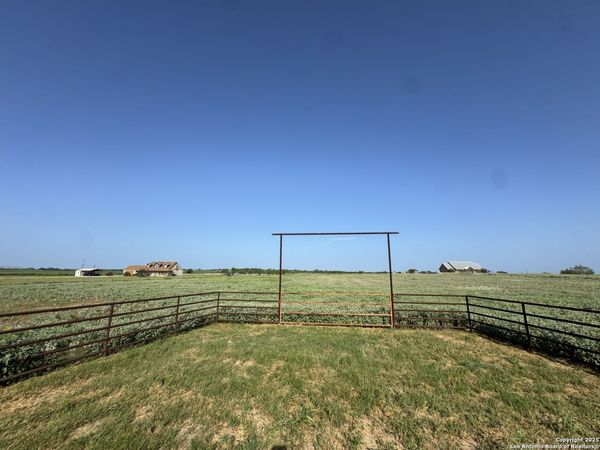 00 Fm 472, Bigfoot, TX 78005