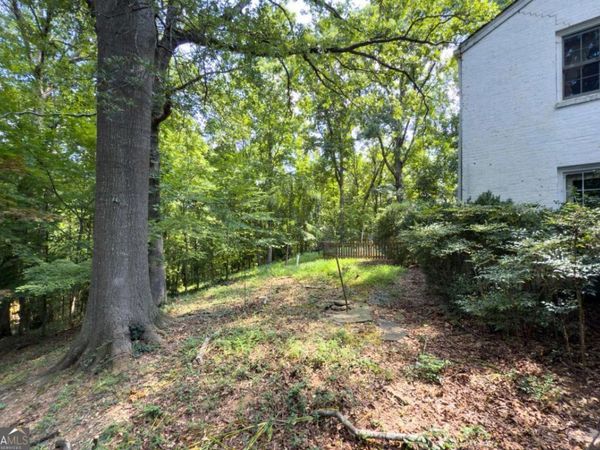 1700 W Paces Ferry Road NW, Atlanta, GA 30327