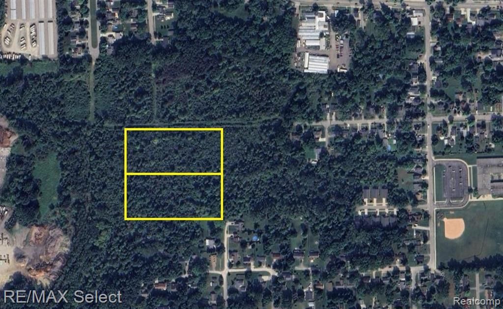 W Caroline Street, Fenton, MI 48430 Main Photo