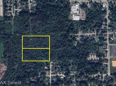 W Caroline Street, Fenton, MI 48430