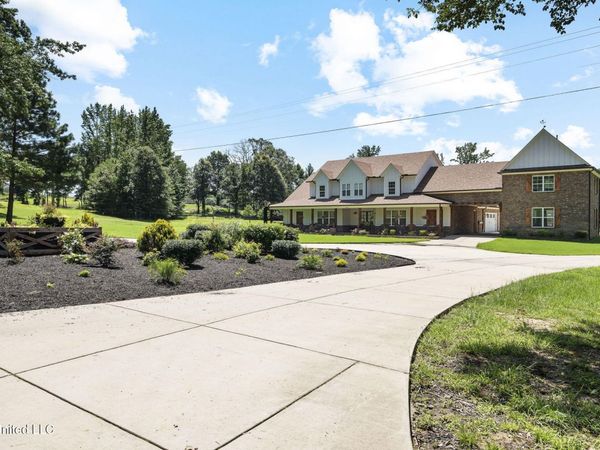 12097 Old Byhalia Road, Byhalia, MS 38611