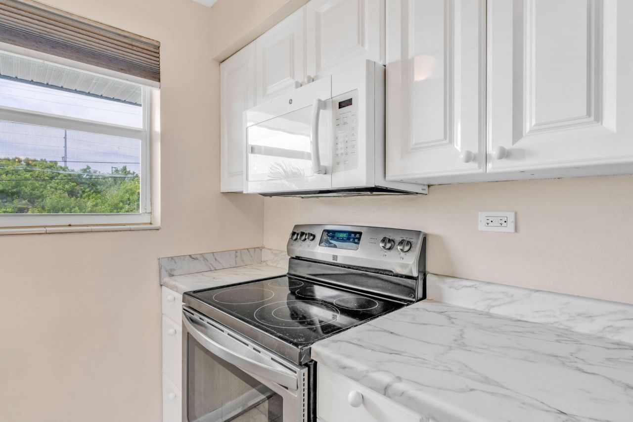 5301 Ocean Terrace, Unit 6, Marathon, FL 33050 Photo