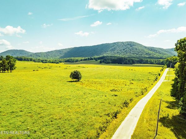 White Oak Circle, Sunbright, TN 37872