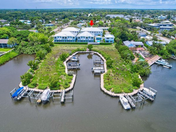 4662 SE Manatee Way, Stuart, FL 34997