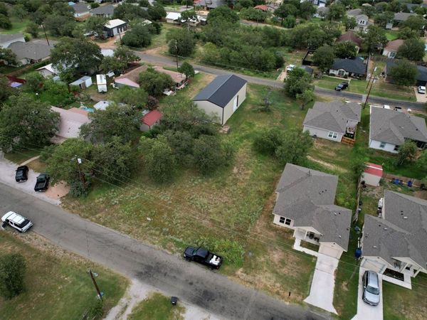 000 Forest TRL, Kingsland, TX 78639