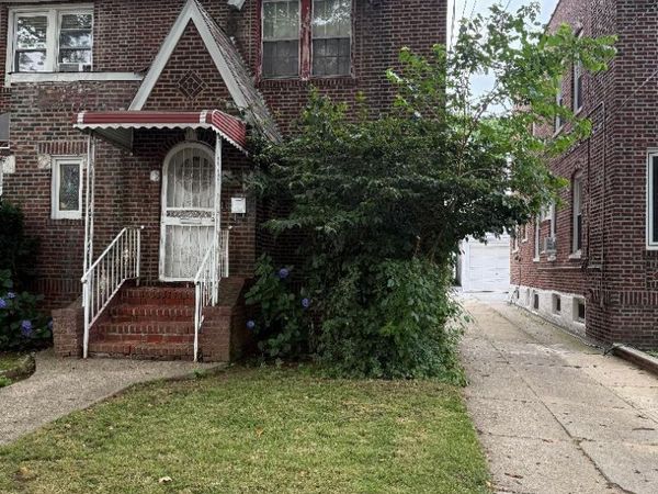 89-09 215 Street, Queens Village, NY 11427