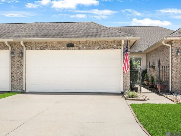 5370 Courtyard Dr, Gonzales, LA 70737