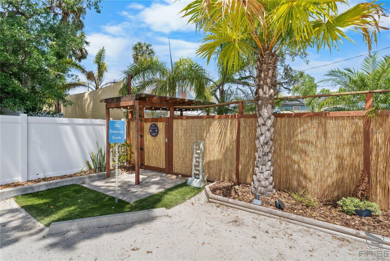 305 Live Oak, New Smyrna Beach, FL 32168 Photo