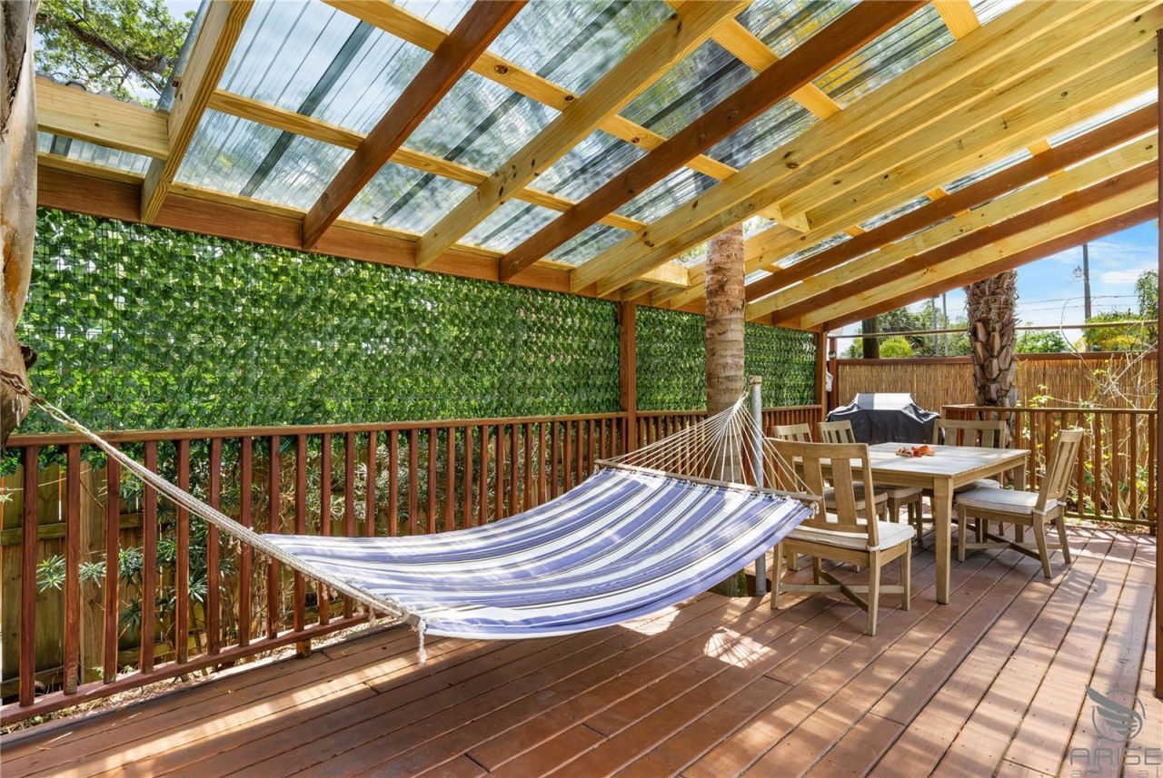 305 Live Oak, New Smyrna Beach, FL 32168 Photo