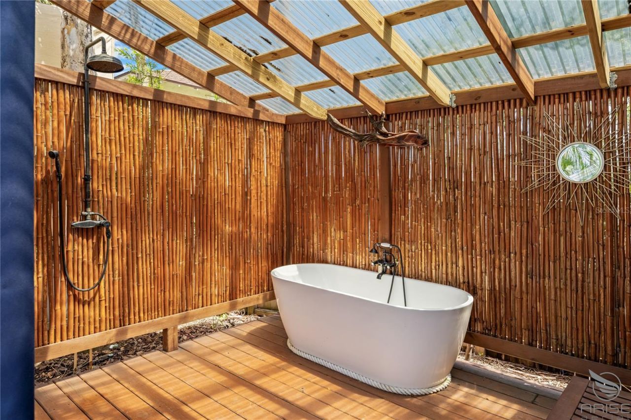 305 Live Oak, New Smyrna Beach, FL 32168 Photo