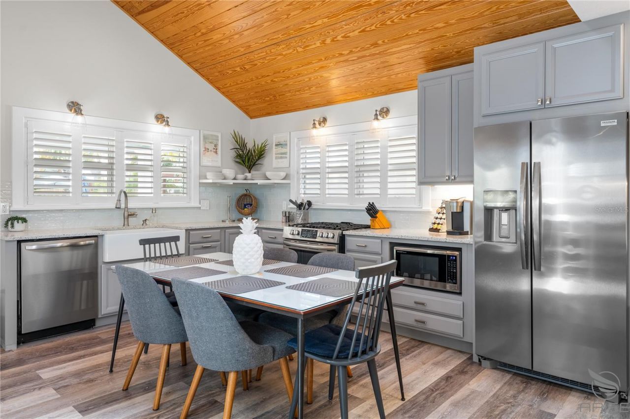 305 Live Oak, New Smyrna Beach, FL 32168 Photo