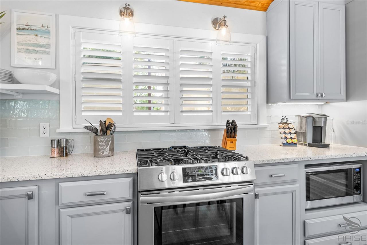 305 Live Oak, New Smyrna Beach, FL 32168 Photo