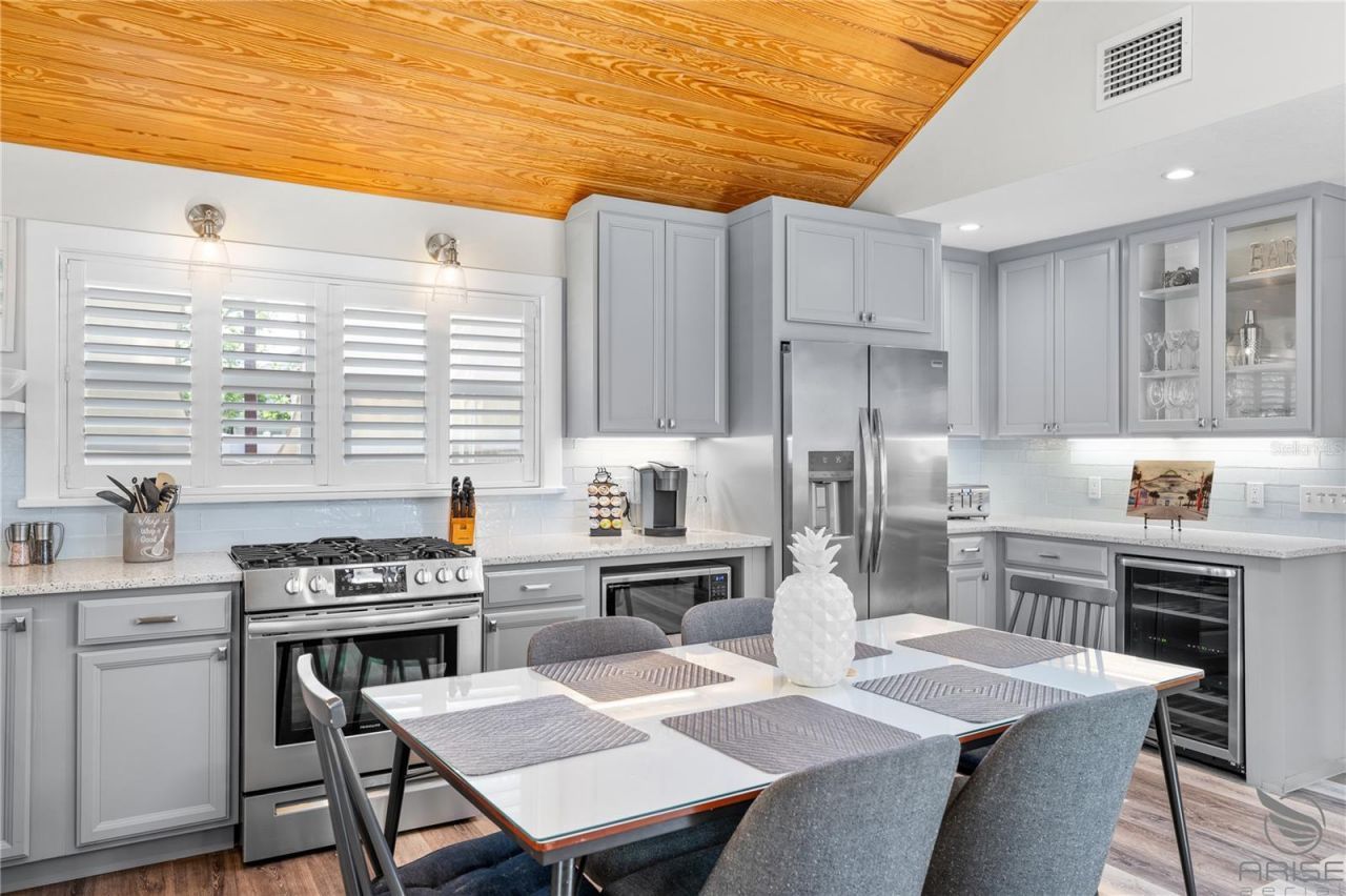 305 Live Oak, New Smyrna Beach, FL 32168 Photo