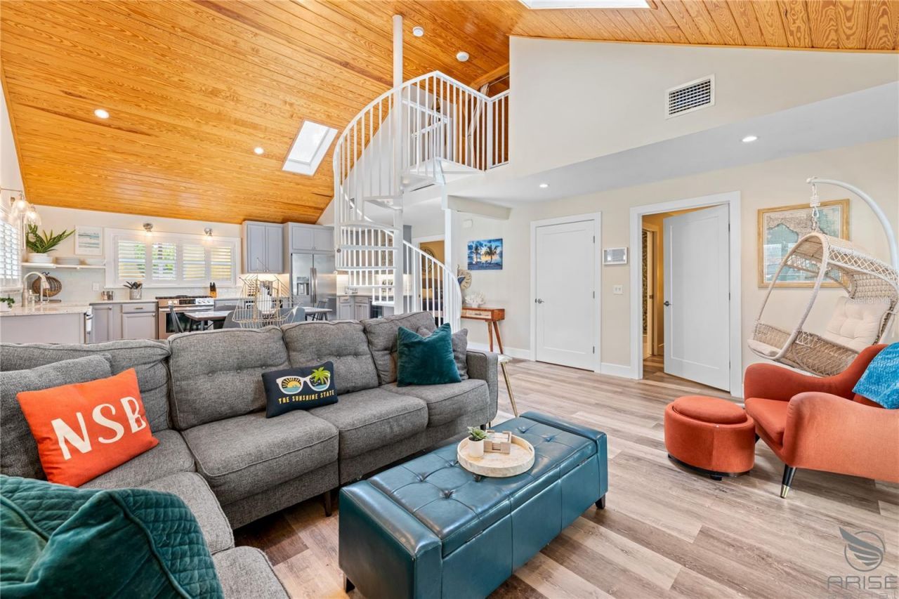 305 Live Oak, New Smyrna Beach, FL 32168 Photo