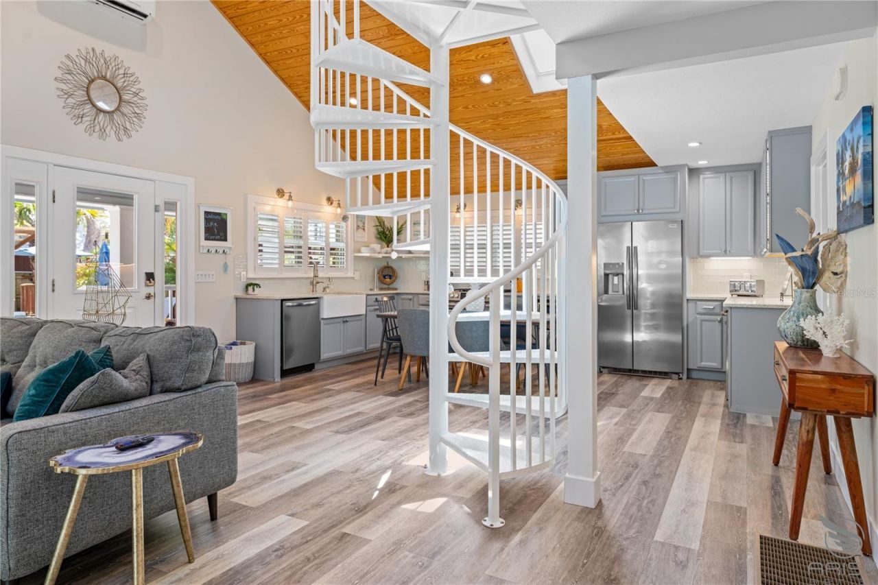 305 Live Oak, New Smyrna Beach, FL 32168 Photo