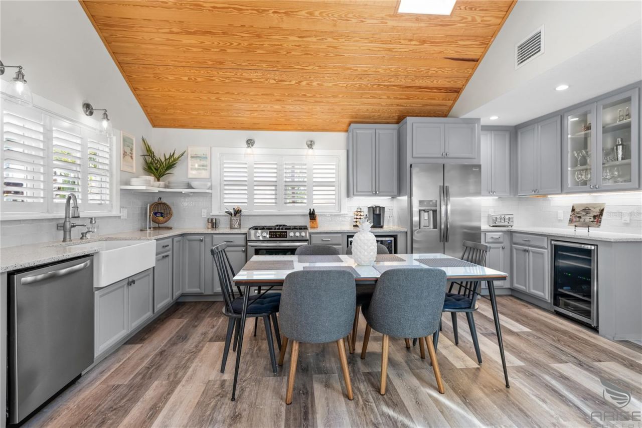 305 Live Oak, New Smyrna Beach, FL 32168 Photo