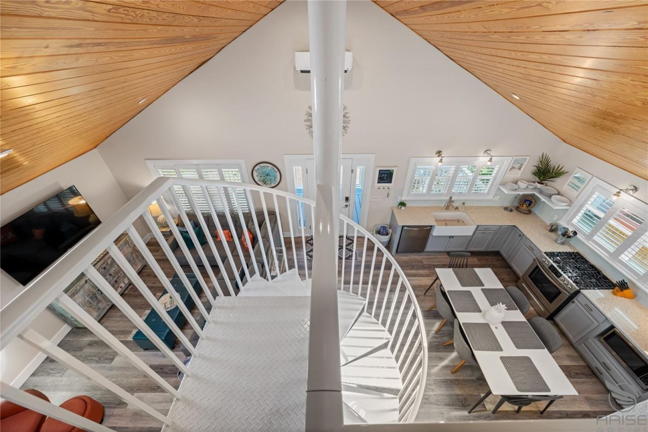 305 Live Oak, New Smyrna Beach, FL 32168 Photo