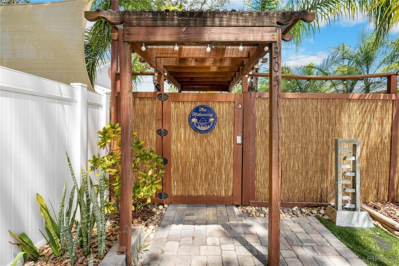 305 Live Oak, New Smyrna Beach, FL 32168 Photo