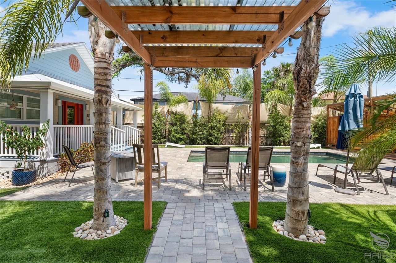 305 Live Oak, New Smyrna Beach, FL 32168 Photo