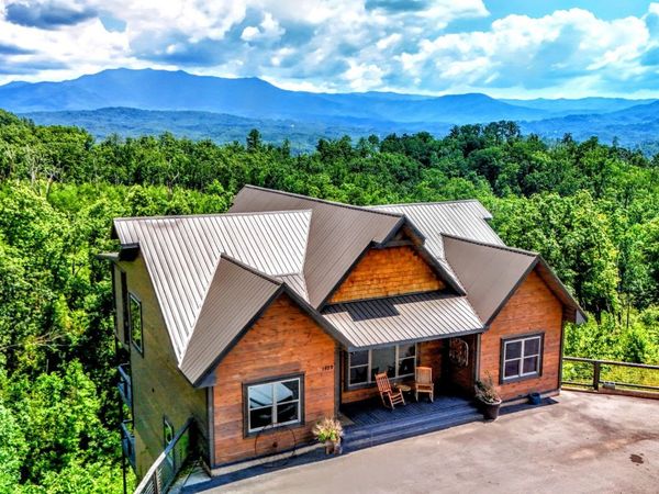 1529 Majestic Mountain Drive, Sevierville, TN 37876