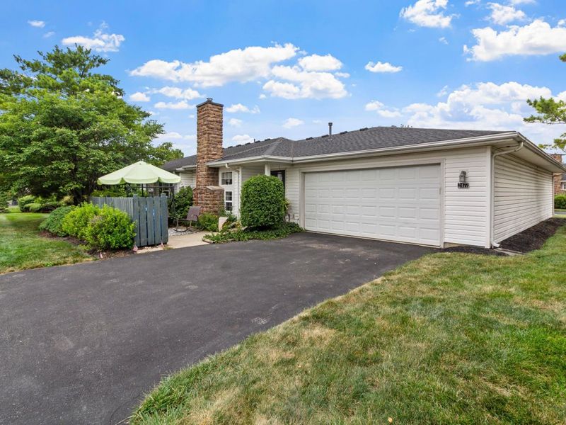 2477 Crystal Springs Drive, Hilliard, OH 43026 Photo 1