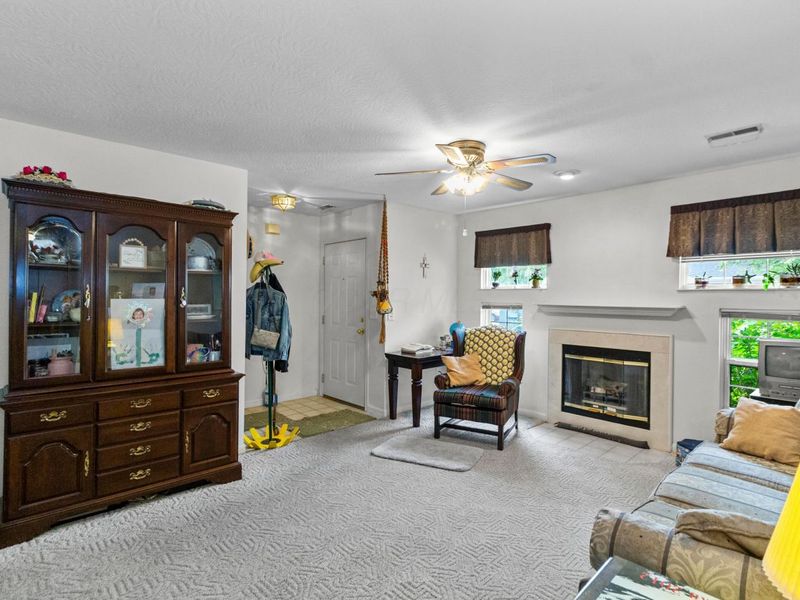 2477 Crystal Springs Drive, Hilliard, OH 43026 Photo 2